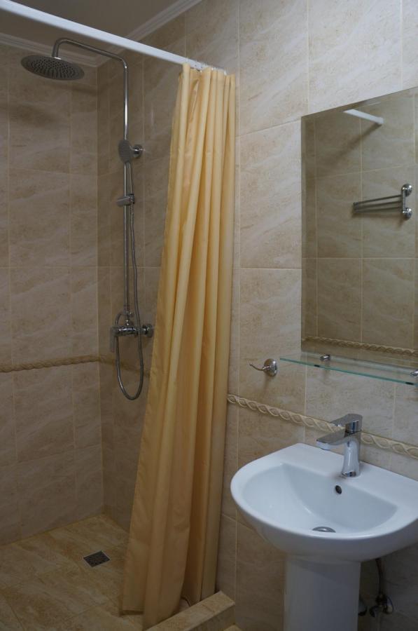 Franko93 Hotel Berehove  Bagian luar foto